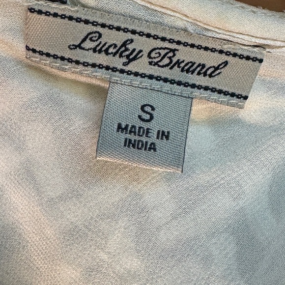 Cream colored embroidered pattern tank top - Picture 8 of 10